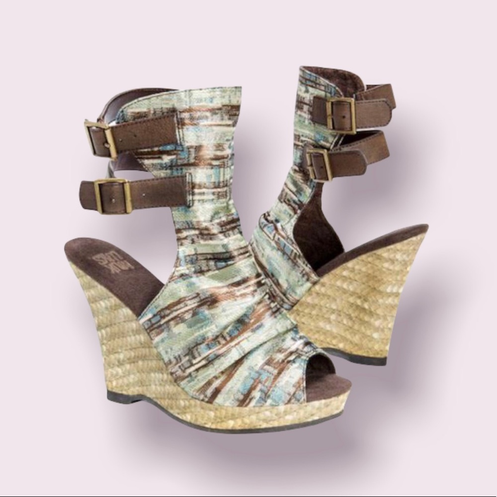 MUK LUKS Women’s Brown/Sage Sandal Wedge High Heel Shoes size 6